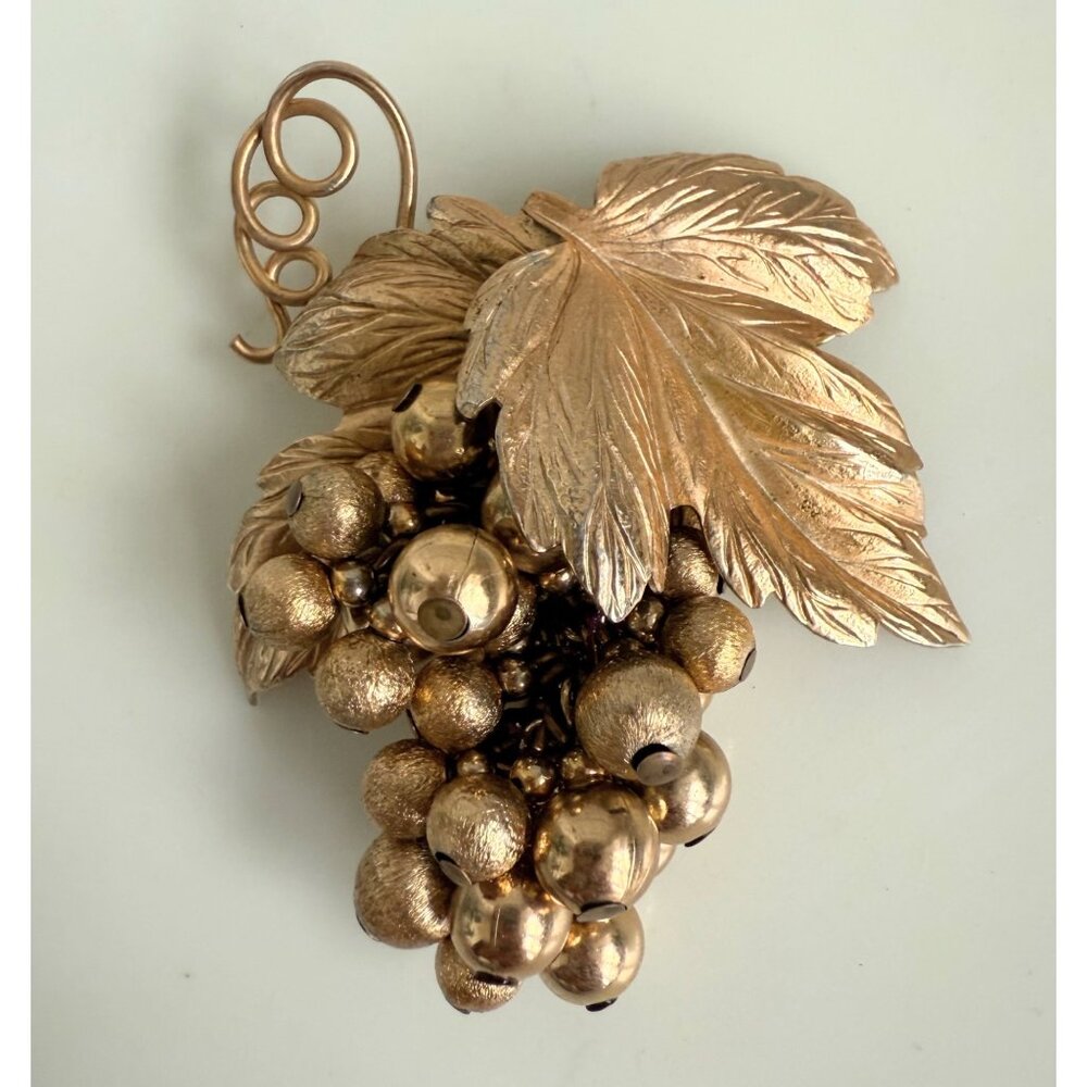 Vintage 60's Napier grape cluster beaded Dangle Brooch Gold tone
